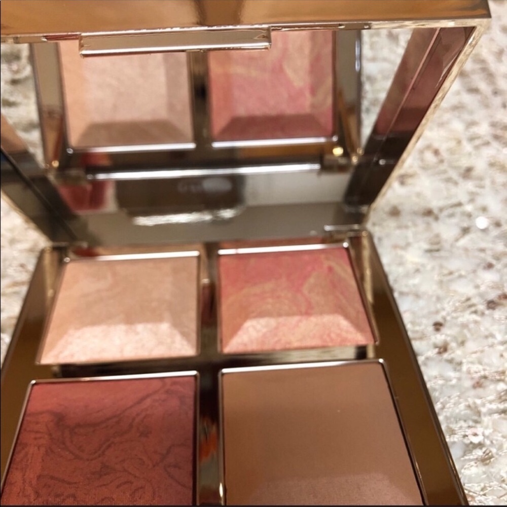 ๐ Becca BFF Bronzer Palette (Khloe) - Picture 3 of 6